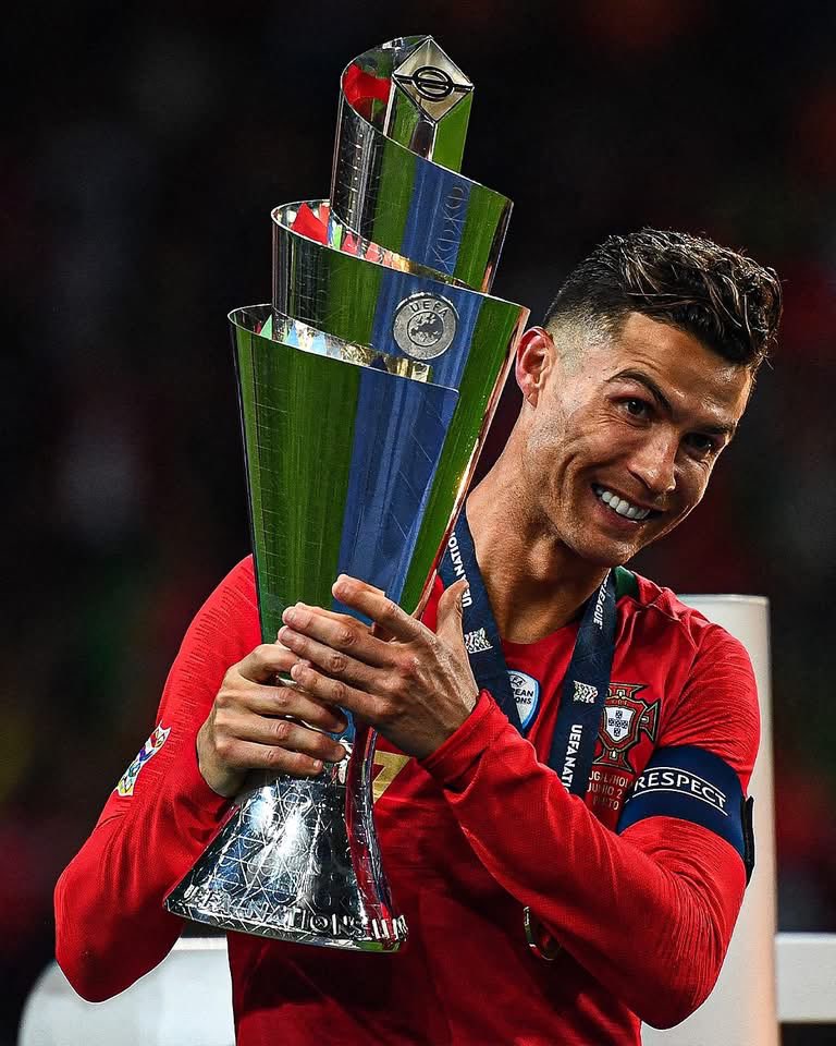 CallHimGoat's tweet photo. شكرًا لك على كل شيء يا كريستيانو

كان لابد لقصتك أن تكون مختلفة

أن تولد برتغاليًا وتبدأ من العدم لأن هذا هو أنت

هذا ما عوّدتنا عليه ولهذا أحبّك الجميع لأنك مختلف https://t.co/6RJlqY3AmZ