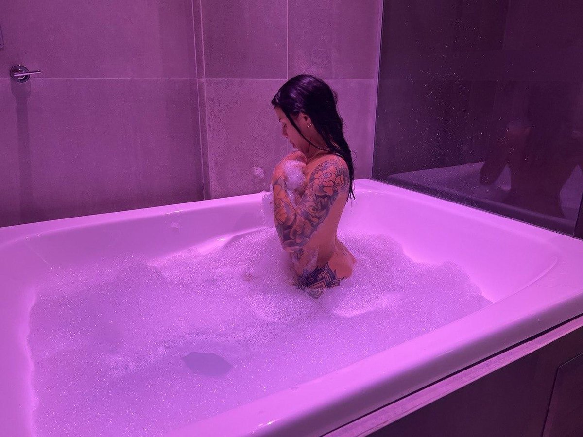 drea_power's tweet photo. bored 😈 come keep me company or nah https://t.co/19TTVdib9s