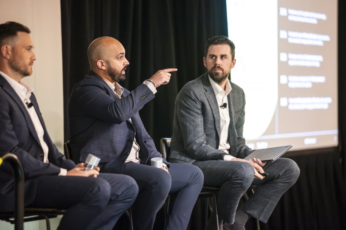 OneTrust's tweet photo. AI is making technology risk increasingly connected.

@Workday shared how its teams bring cyber, third-party, compliance, and operational risk together to turn broader visibility into clearer priorities.

#TrustWeek https://t.co/vSlQaCvqaa