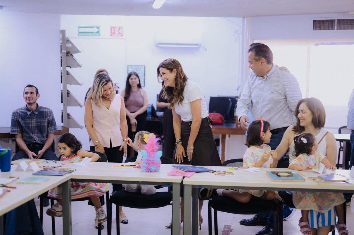 tonoastiazaran's tweet photo. ¡Más espacios para aprender, jugar y crear! 🧩📚

Junto a mi esposa @pattyruibal, visitamos la Biblioteca Rafael V. Meneses para conocer las mejoras realizadas y su nueva Ludoteca, un lugar pensado para que las niñas y los niños desarrollen su creatividad mientras aprenden jugando.

¡Que estos espacios se llenen de historias, juegos y nuevas ideas! 🧡