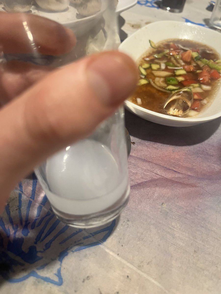 eeray04's tweet photo. Asla zom olmadim ama şu küçücük şeyi içersem bayilcak gibi hissediyorum https://t.co/DVTnVrU8ja
