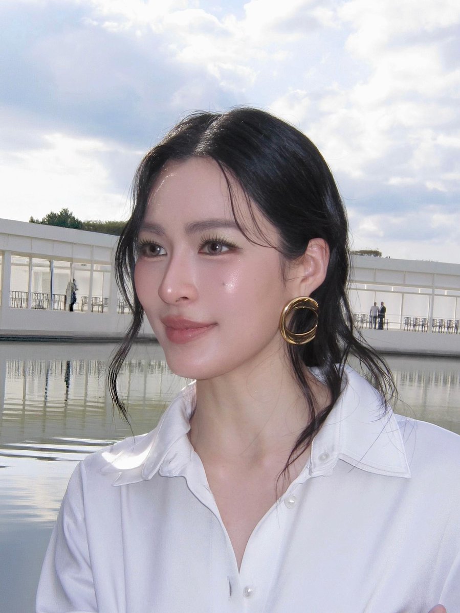 VE_LO1127's tweet photo. LINGORM BA DIOR AT PFW
#DiorSummer27xLingOrm
#LinglingKwong #OrmKornnaphat 
#LingOrm #Dior #DiorSummer27 #PFW https://t.co/OHmAnM5UyJ