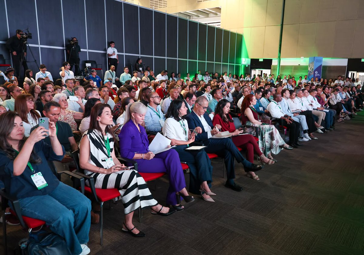 Caracol_Cali's tweet photo. #Llamado | El @AlcaldiaDeCali @alejoeder, durante la versión 2026 de Smart City Expo, pidió no cancelar eventos programados en la ciudad, pese al #Terremoto del pasado 10 de agosto.

Anunció que pondrá en funcionamiento el Centro Integrado de Gestión de Riesgos y Emergencias. https://t.co/U6bmM88Td9