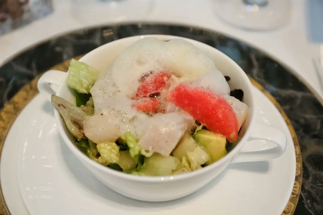 ValentinaWvthl's tweet photo. [Prueba nuestro ceviche peruano, fresco con limón, cilantro y pescado blanco! El sabor que te transporta directamente a las costas sudamericanas ]， https://t.co/555zq9OhjA