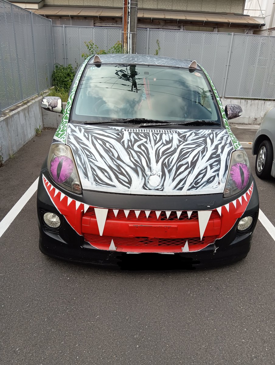 kukuchan93's tweet photo. 猫が好きすぎて車を猫化しました。来世は猫になります。 https://t.co/wcZs5NiHFY