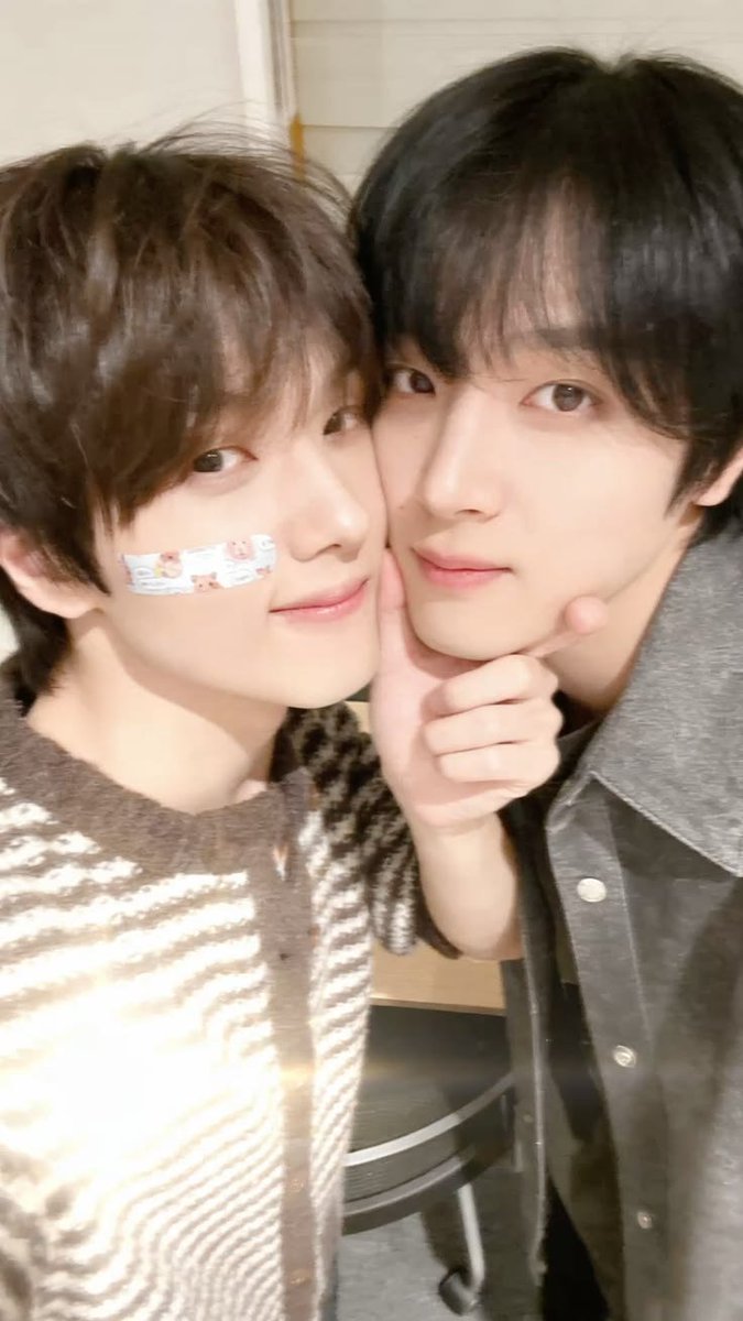 fofosepibbles's tweet photo. lulu&amp;saac  sticker  pack  ——   ᥫ᭡ https://t.co/bfcC3lKLCE