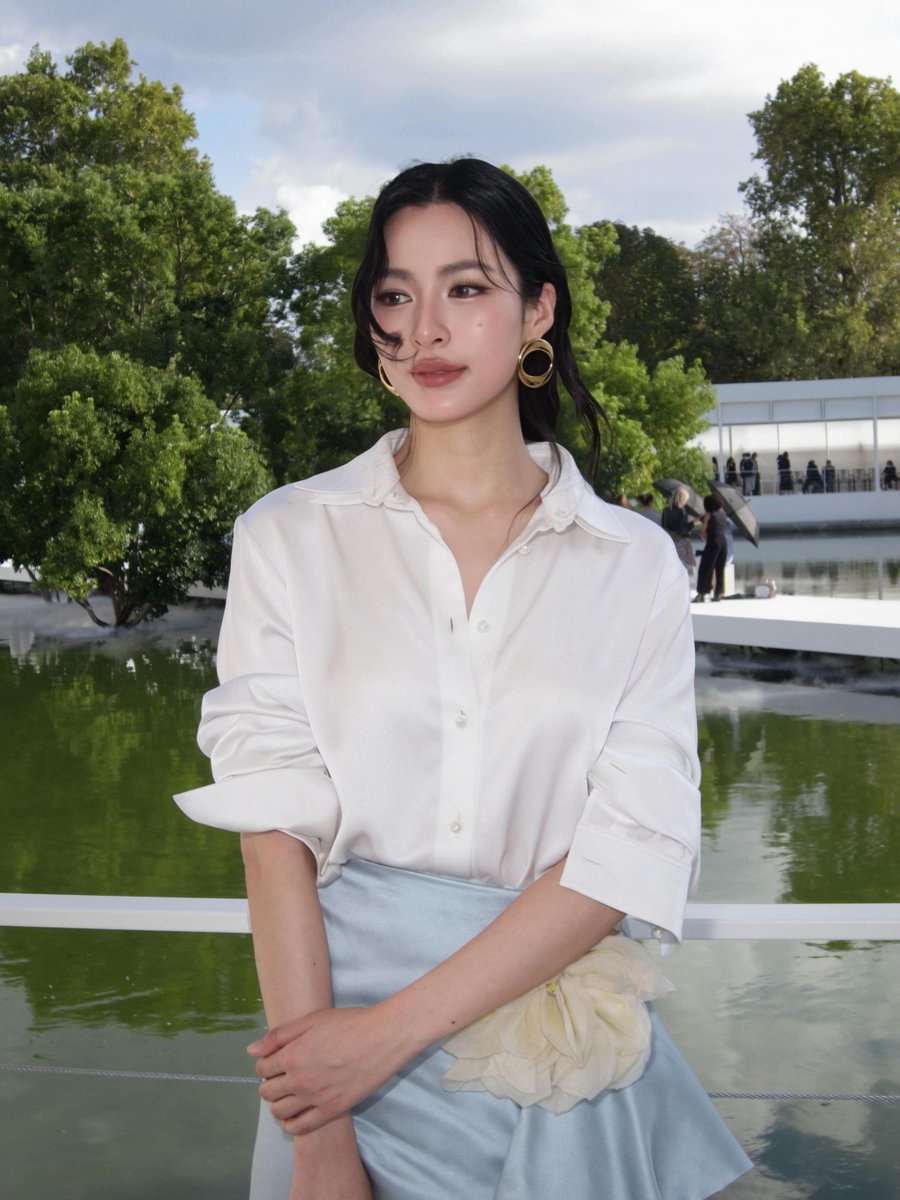 VE_LO1127's tweet photo. LINGORM BA DIOR AT PFW
#DiorSummer27xLingOrm
#LinglingKwong #OrmKornnaphat 
#LingOrm #Dior #DiorSummer27 #PFW https://t.co/pWYBxdPY61