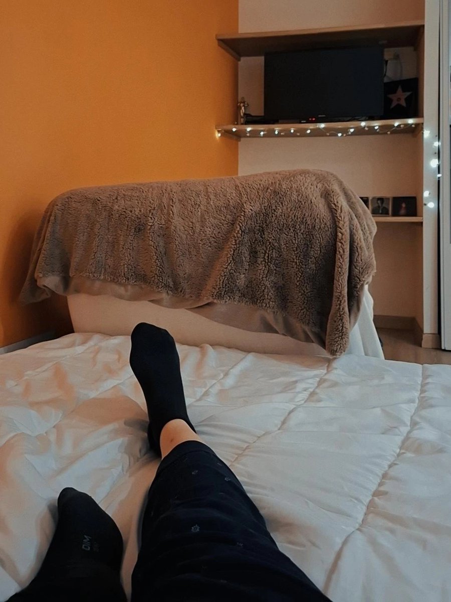 caroleba's tweet photo. Chez moi tranquille en écoutant la pluie tomber... le bonheur https://t.co/HeFKGWXng6