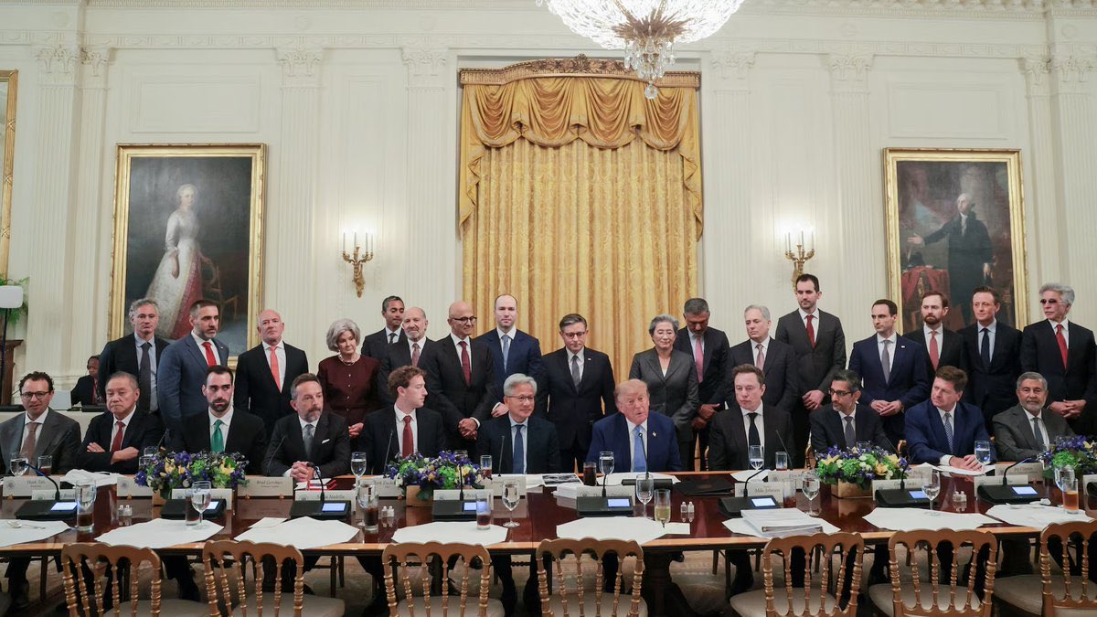 marcvidal's tweet photo. La foto.

Le llaman "el Bretton Woods de la superinteligencia". https://t.co/8JhCZgddwV
