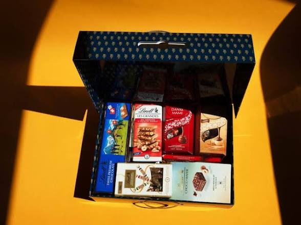 ThierryBorgeat's tweet photo. Wealthy Swiss people buy one share of this stock because you receive an annual "natural dividend" of 3 kg of chocolate.

It's considered good form to own a Lindt registered share. https://t.co/iyaHDQ4BAK