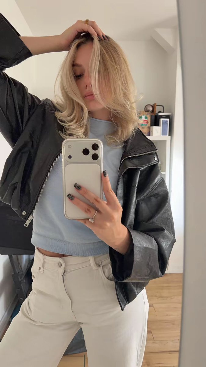 PrincessIva666's tweet photo. Look at me 🌀🌀🌀🌀
Your will is just an illusion you made up for yourself. 
Stop thinking you have a choice. It’s nothing for me to hypnotise you.

I can do it with a snap of my fingers because I’m not creating a new reality, I’m putting things back in their place.  

You were always under my control