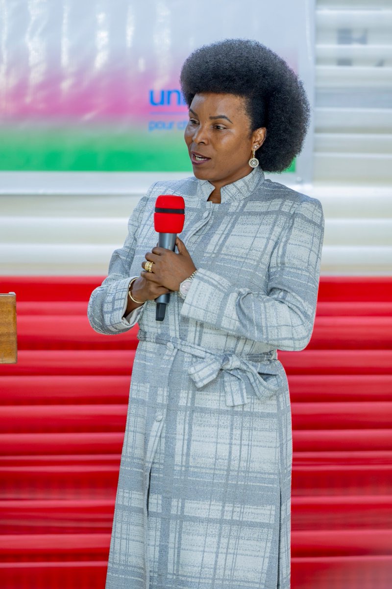OPDD_Burundi's tweet photo. Dans son discours, SE @Burundi1stLady a souligné que ce centre pilote de DPE à Kayanza doit progressivement être approprié par les structures nationales, provinciales et communautaires, avec des ressources humaines, financières et techniques intégrées aux mécanismes existants. https://t.co/jjcJUdBgZg