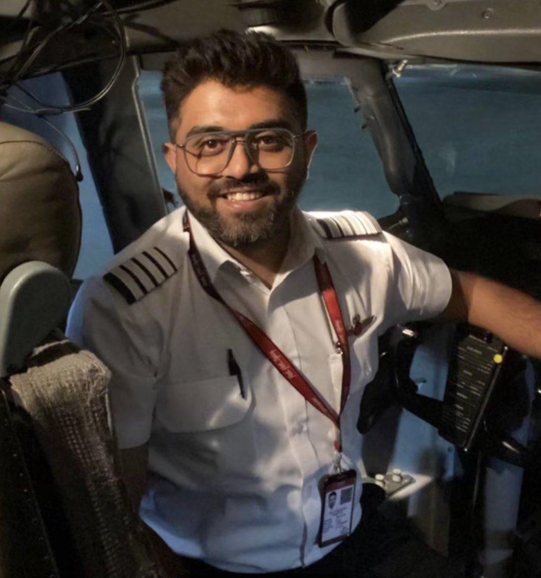 dannydanon's tweet photo. Wishing a speedy recovery to Captain Smit Machchhar, the Indian pilot who bravely fought to save lives, even after he was stabbed and severely wounded.

Captain Machchhar, you’re a true hero. The people of Israel are praying for your recovery. 🇮🇱🇮🇳 https://t.co/cKkZIWmbdZ