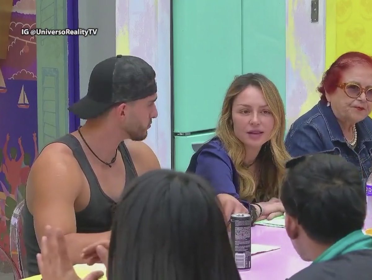luberriesx's tweet photo. Gibran siempre busca estar cerca de Gema jajaja 🤭 fue a sentarse junto a ella 

#LaCasaDeLosFamososMx https://t.co/QH3rN9bh6x