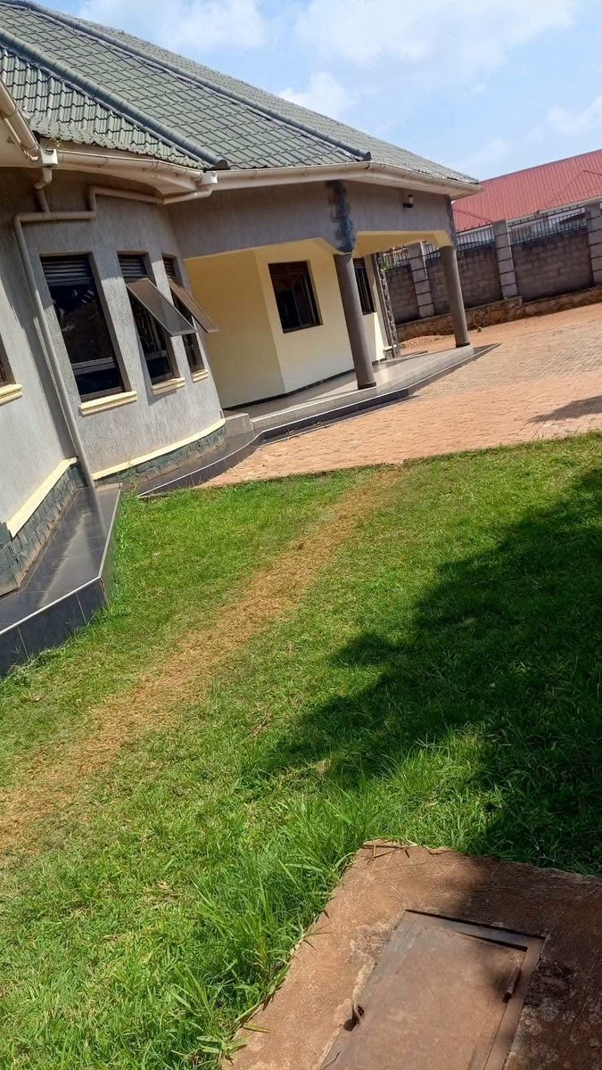 BekarSebat51443's tweet photo. If this truly is a torture chamber, then many more exists within our neighborhoods. One might pass by seemingly deserted houses, unaware that they are actually being used to torture people. https://t.co/SD1JGxzBcm