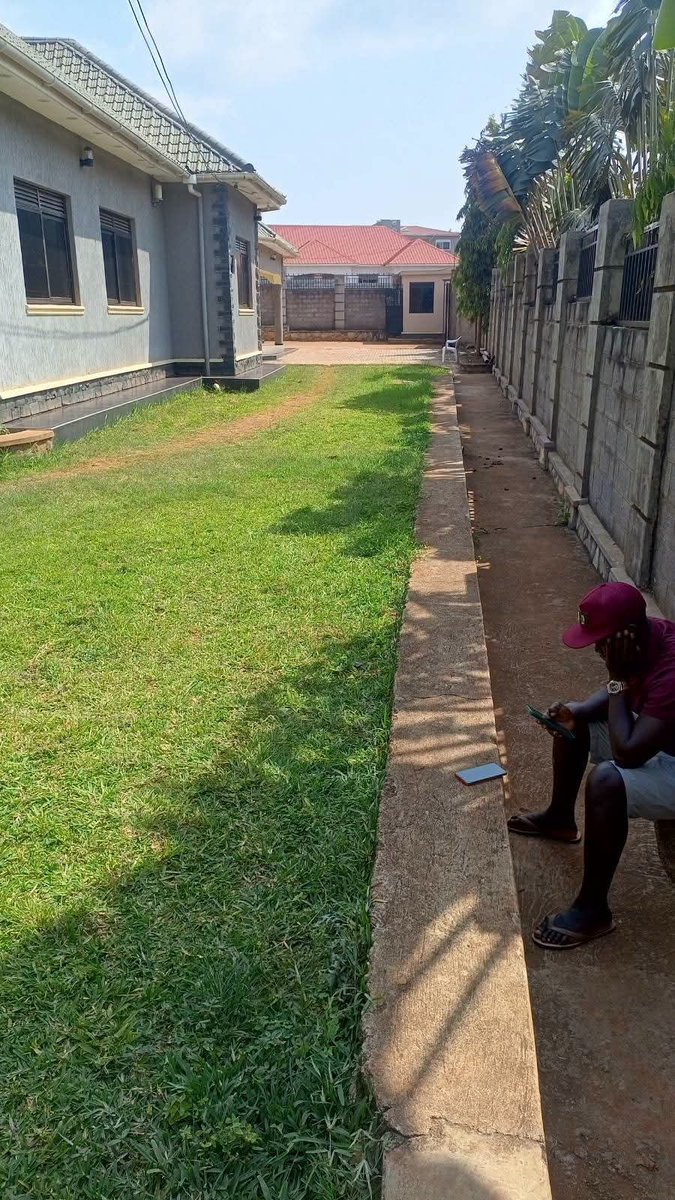 BekarSebat51443's tweet photo. If this truly is a torture chamber, then many more exists within our neighborhoods. One might pass by seemingly deserted houses, unaware that they are actually being used to torture people. https://t.co/SD1JGxzBcm