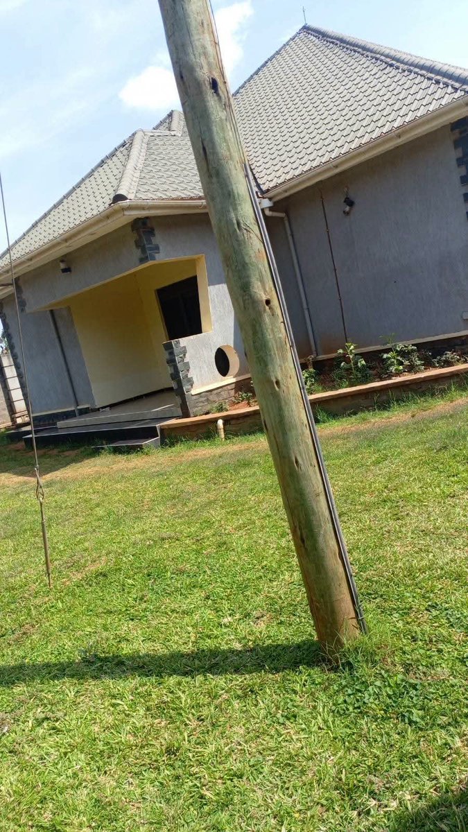 BekarSebat51443's tweet photo. If this truly is a torture chamber, then many more exists within our neighborhoods. One might pass by seemingly deserted houses, unaware that they are actually being used to torture people. https://t.co/SD1JGxzBcm