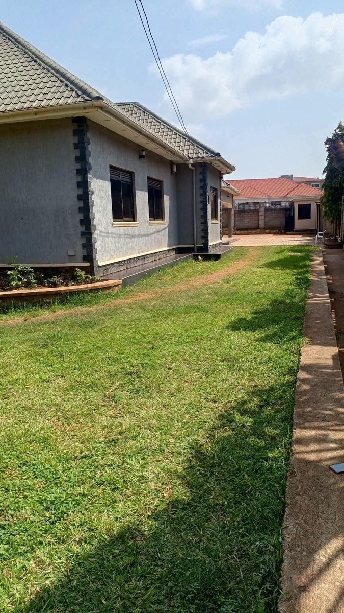 BekarSebat51443's tweet photo. If this truly is a torture chamber, then many more exists within our neighborhoods. One might pass by seemingly deserted houses, unaware that they are actually being used to torture people. https://t.co/SD1JGxzBcm