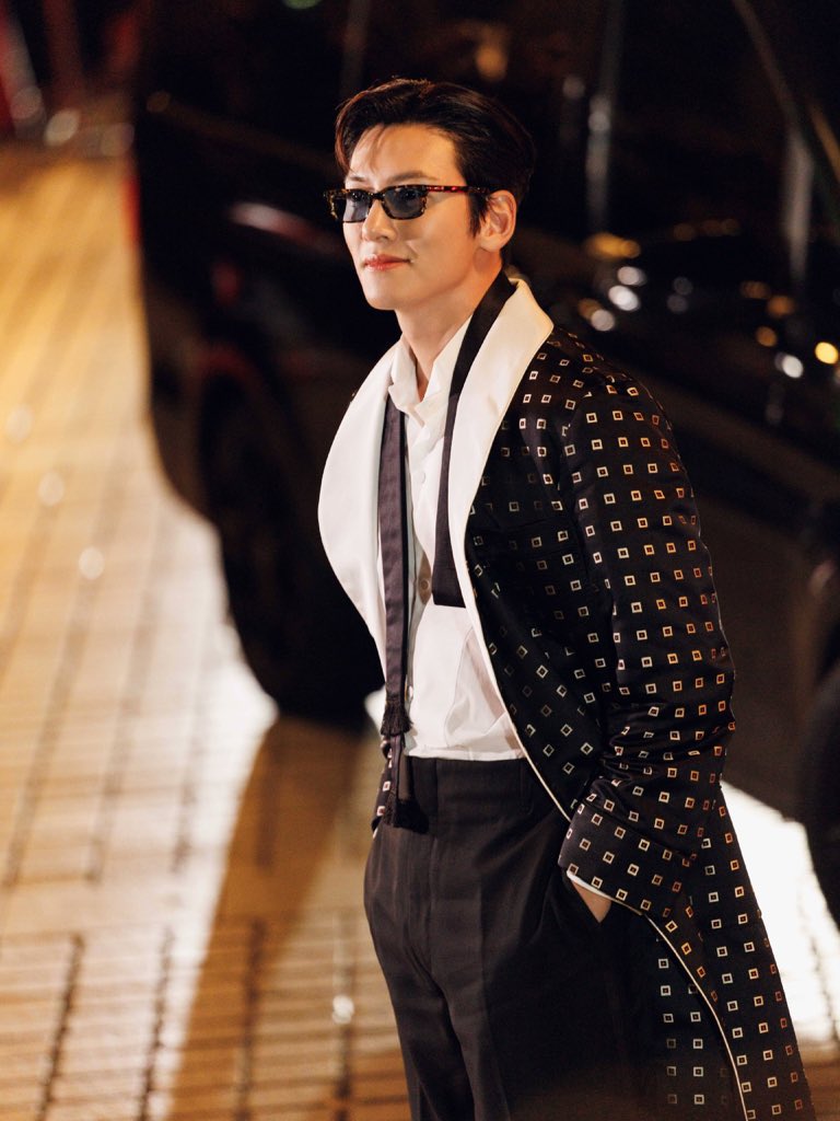 JichangwookArab's tweet photo. • 260930 •

 ᝰ • 📷
صور جي تشانق ووك من حدث خريف وصيف 27‘ @TOMFORD https://t.co/x4LKGNlgfK