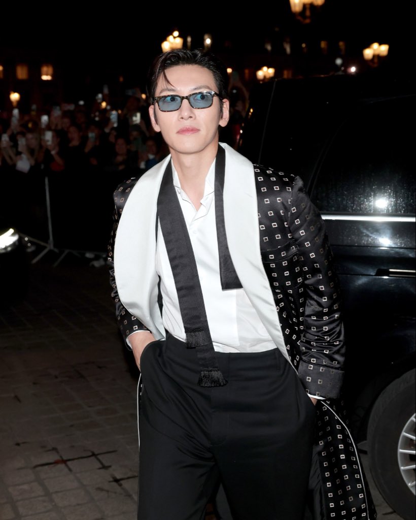 JichangwookArab's tweet photo. • 260930 •

 ᝰ • 📷
صور جي تشانق ووك من حدث خريف وصيف 27‘ @TOMFORD https://t.co/x4LKGNlgfK