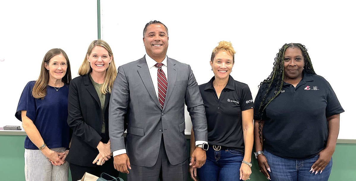 delgadocc's tweet photo. A special 'Thank You' to everyone who participated and volunteered in Delgado's "Notary for a Nurse Day" event! Collectively, Southeast Louisiana's Legal Services successfully notarized affidavits for 87 of our nursing students!
#WeAppreciateYou #AWorldOfOpportunities 💚 https://t.co/ir6iQyvn8Z