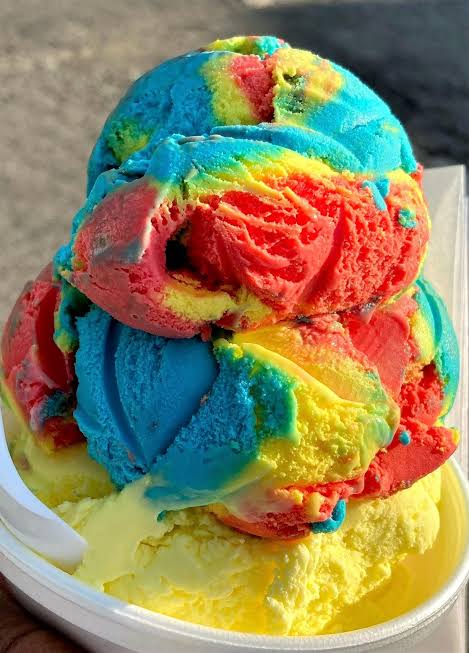 GreenMegaMan33's tweet photo. @rosezkss Midwest united states has blue moon and superman / scooperman https://t.co/UrnSfkSZl6