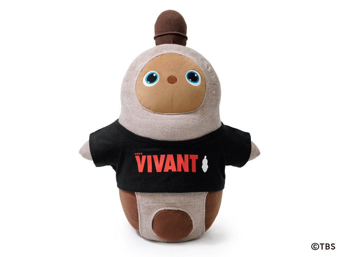 LOVOT_official's tweet photo. ✨#日本橋三越 限定✨
⚫️LOVOT 1/1 ぬいぐるみ
🔴日曜劇場『VIVANT』Tシャツセット

日曜劇場『#VIVANT』のロゴTシャツをまとった、1/1サイズのLOVOTぬいぐるみ。コラボならではの装いで、LOVOTと一緒に『VIVANT』の世界をお楽しみいただける特別なアイテムです。

／
VIVANT ✕ 日本橋三越本店
ポップアップストア＆特別展
＼
2026年10月7日(水)～10月20日(火)
日本橋三越本店 本館1階 中央ホール