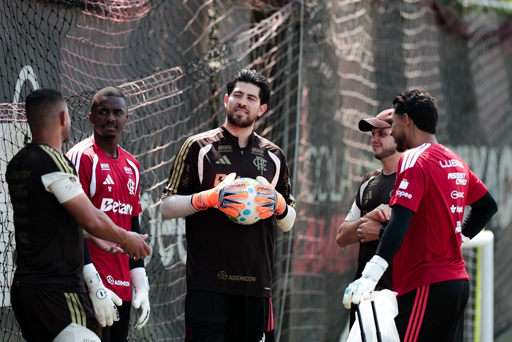 flamengandorj's tweet photo. Flamengo treina, nesta quarta (30), no Ninho do Urubu. https://t.co/o6QxtQi6GV