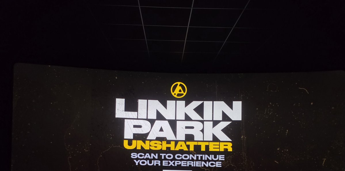 _LaurieDB's tweet photo. Back home from the 4dx showing at Kinepolis. No popcorn buckets or cups sadly, not even a poster or something from the movie 😕 
But it was amazing! Can't wait for Saturday to see it again. 
Sold out though! https://t.co/6opSuWHzDR