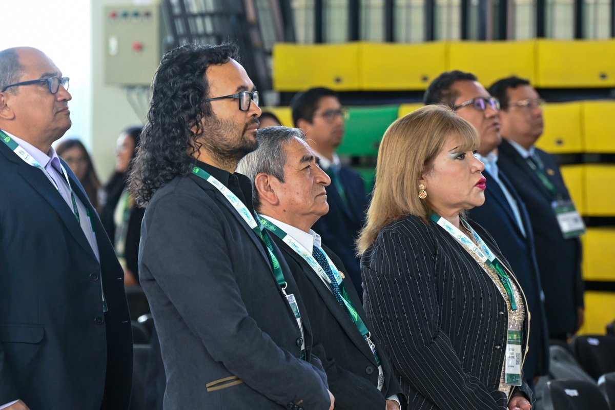 UCSM_oficial's tweet photo. 🔬💚 #CONASEIN2026 | 𝑳𝒂 𝑼𝑪𝑺𝑴 𝒓𝒆𝒖́𝒏𝒆 𝒄𝒊𝒆𝒏𝒄𝒊𝒂, 𝒊𝒏𝒗𝒆𝒔𝒕𝒊𝒈𝒂𝒄𝒊𝒐́𝒏 𝒆 𝒊𝒏𝒏𝒐𝒗𝒂𝒄𝒊𝒐́𝒏 𝒆𝒏 𝒖𝒏 𝒎𝒊𝒔𝒎𝒐 𝒆𝒔𝒑𝒂𝒄𝒊𝒐

La Universidad Católica de Santa María dio inicio al 𝗖𝗢𝗡𝗔𝗦𝗘𝗜𝗡 𝟮𝟬𝟮𝟲, encuentro que reúne a investigadores, autoridades, docentes y estudiantes para compartir conocimiento, experiencias y nuevas propuestas en ciencia y tecnología.

La jornada contó con la participación del Vicerrector Académico, José Villanueva Salas; el Vicerrector de Investigación, Máximo Rondón Rondón; y el Vicerrector Administrativo, Miguel Fernando Farfán Delgado, junto a representantes del Gobierno Regional de Arequipa y del Concytec Perú .

Durante el primer día se desarrollaron ponencias magistrales, exposiciones de semilleros de investigación, presentaciones de pósteres y espacios de intercambio académico en distintas áreas del conocimiento.

💚𝗖𝗢𝗡𝗔𝗦𝗘𝗜𝗡 𝟮𝟬𝟮𝟲 fortalece la investigación universitaria y conecta a nuevas generaciones de investigadores comprometidos con transformar el futuro desde la ciencia.

#UCSM #CONASEIN2026 #InvestigaciónUCSM #Ciencia #Tecnología #Innovación #SemillerosDeInvestigación