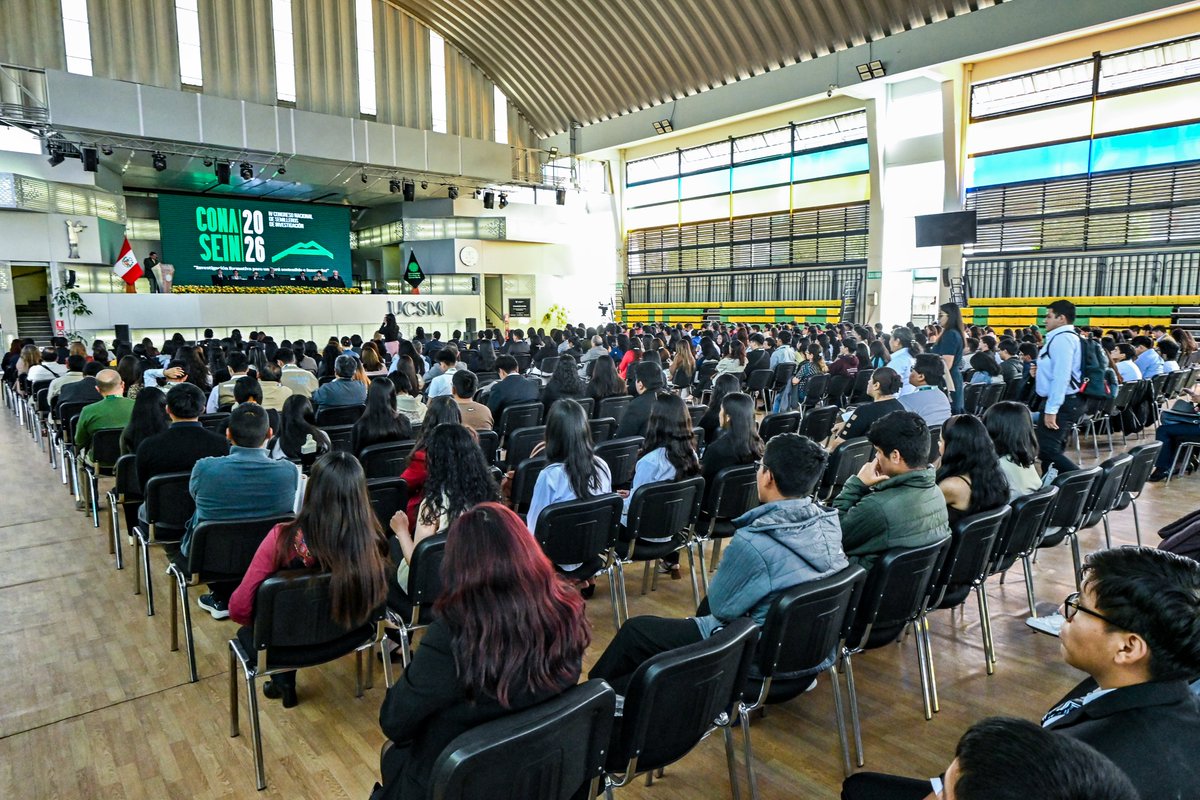 UCSM_oficial's tweet photo. 🔬💚 #CONASEIN2026 | 𝑳𝒂 𝑼𝑪𝑺𝑴 𝒓𝒆𝒖́𝒏𝒆 𝒄𝒊𝒆𝒏𝒄𝒊𝒂, 𝒊𝒏𝒗𝒆𝒔𝒕𝒊𝒈𝒂𝒄𝒊𝒐́𝒏 𝒆 𝒊𝒏𝒏𝒐𝒗𝒂𝒄𝒊𝒐́𝒏 𝒆𝒏 𝒖𝒏 𝒎𝒊𝒔𝒎𝒐 𝒆𝒔𝒑𝒂𝒄𝒊𝒐

La Universidad Católica de Santa María dio inicio al 𝗖𝗢𝗡𝗔𝗦𝗘𝗜𝗡 𝟮𝟬𝟮𝟲, encuentro que reúne a investigadores, autoridades, docentes y estudiantes para compartir conocimiento, experiencias y nuevas propuestas en ciencia y tecnología.

La jornada contó con la participación del Vicerrector Académico, José Villanueva Salas; el Vicerrector de Investigación, Máximo Rondón Rondón; y el Vicerrector Administrativo, Miguel Fernando Farfán Delgado, junto a representantes del Gobierno Regional de Arequipa y del Concytec Perú .

Durante el primer día se desarrollaron ponencias magistrales, exposiciones de semilleros de investigación, presentaciones de pósteres y espacios de intercambio académico en distintas áreas del conocimiento.

💚𝗖𝗢𝗡𝗔𝗦𝗘𝗜𝗡 𝟮𝟬𝟮𝟲 fortalece la investigación universitaria y conecta a nuevas generaciones de investigadores comprometidos con transformar el futuro desde la ciencia.

#UCSM #CONASEIN2026 #InvestigaciónUCSM #Ciencia #Tecnología #Innovación #SemillerosDeInvestigación