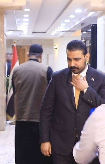 ALMOHANDIS_313's tweet photo. رزالة ناشفة واضحة جدا و قلق و ضيق بالتنفس الى الصبي الذي استلم رئاسة الحكومة باوامر امريكية بعد مقابلته الحاج المجاهد ابو حسين الحميداوي https://t.co/EzLbhNAp7m