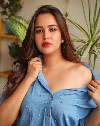 Actressbuzz9's tweet photo. Pujita Ponnada

📅 Date of Birth: October 1, 1989
🎂 Age: 37
📏 Height: 5 ft 4 in - 163 cm
⚖️ Weight: 54 kg
♎ Zodiac Sign: Libra
📍 Place of Birth: Visakhapatnam, Andhra Pradesh, India
🌍 Origin: Indian
💃 Body Type: Slim
🎬 Profession: Actress &amp; Model https://t.co/3YFT92q2R0
