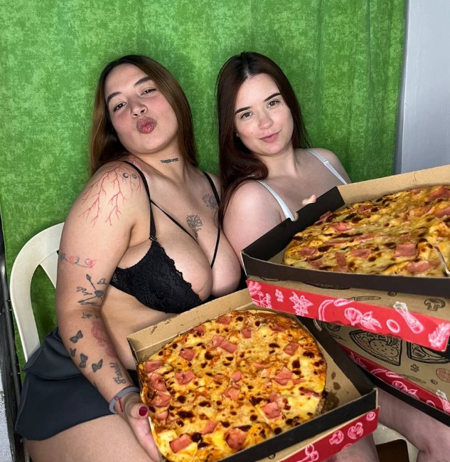 Feedishy's tweet photo. AuroraChubby &amp; Izzy Pizza Stuffing https://t.co/hyUi3mCx3T