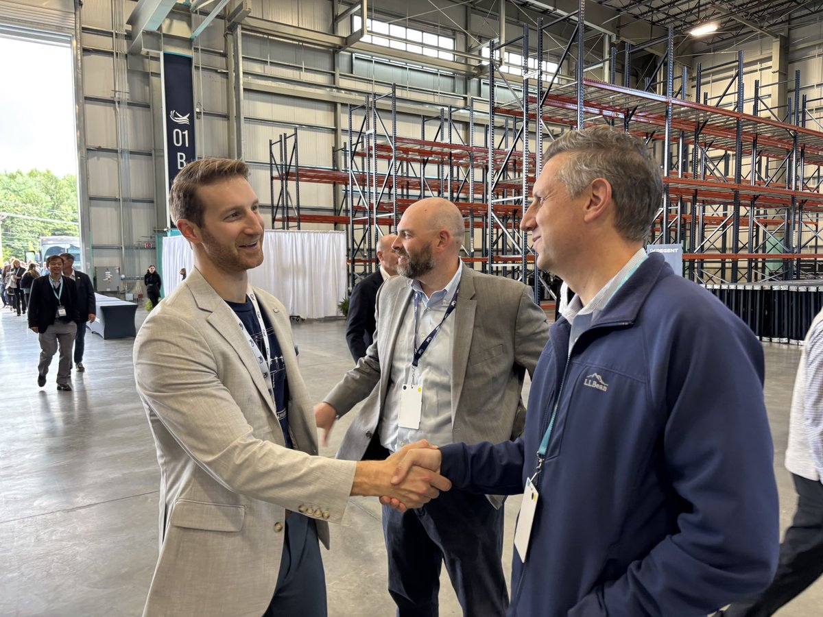 Rep_Magaziner's tweet photo. Today, I visited the grand opening of @regentcraft’s new Seaglider Manufacturing Facility in North Kingstown, the first of its kind, and saw a test flight of its new seaglider.

Our state is at the cutting edge of marine engineering, supporting good paying jobs. https://t.co/lIvsL9ACtX