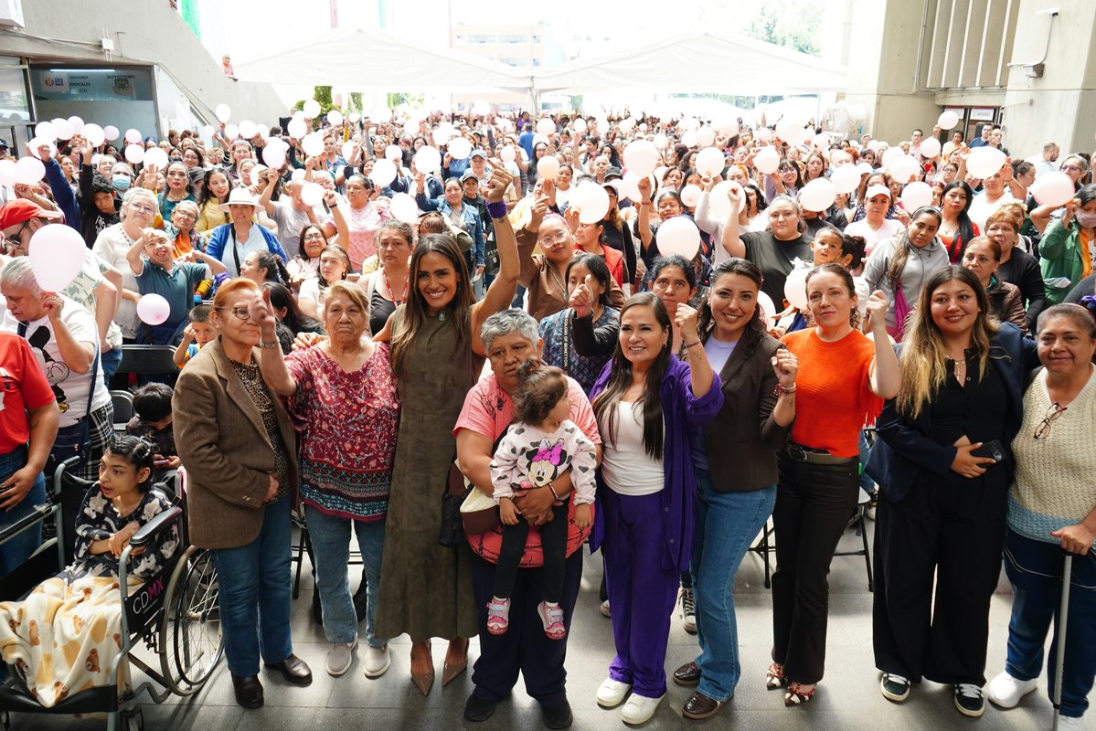 AlessandraRdlv's tweet photo. Hoy realizamos la segunda entrega del apoyo Tarjeta Violeta a madres y mujeres cuidadoras de Cuauhtémoc.

Cuidar también es trabajar. Y quienes sostienen a sus familias todos los días merecen un gobierno que también las sostenga a ellas. 

Aquí, las mujeres al frente. 💜 https://t.co/KTmT8Im1Js