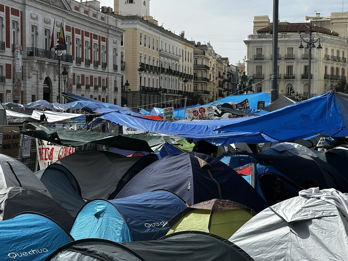 EL_ESPINAL's tweet photo. VUELVEN LAS ACAMPADAS A SOL: 15 AÑOS DESPUÉS, MADRID REVIVE EL MOVIMIENTO QUE DIO ORIGEN A PODEMOS

Hace 15 años se convocaron las acampadas en la Puerta del Sol, en el centro de Madrid. De aquel movimiento surgió Podemos, una formación política de izquierda

¿Qué opinas? https://t.co/ofc04HdYP9