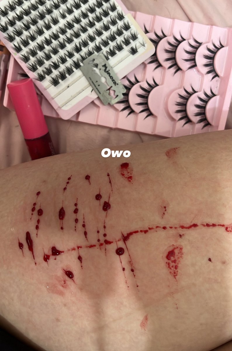 valvalemmm's tweet photo. FAKE MAKEUP 
FAKE BLOOD
fake all makeup SFX 
not real. 
#slittwt https://t.co/tnD5zDBTOa
