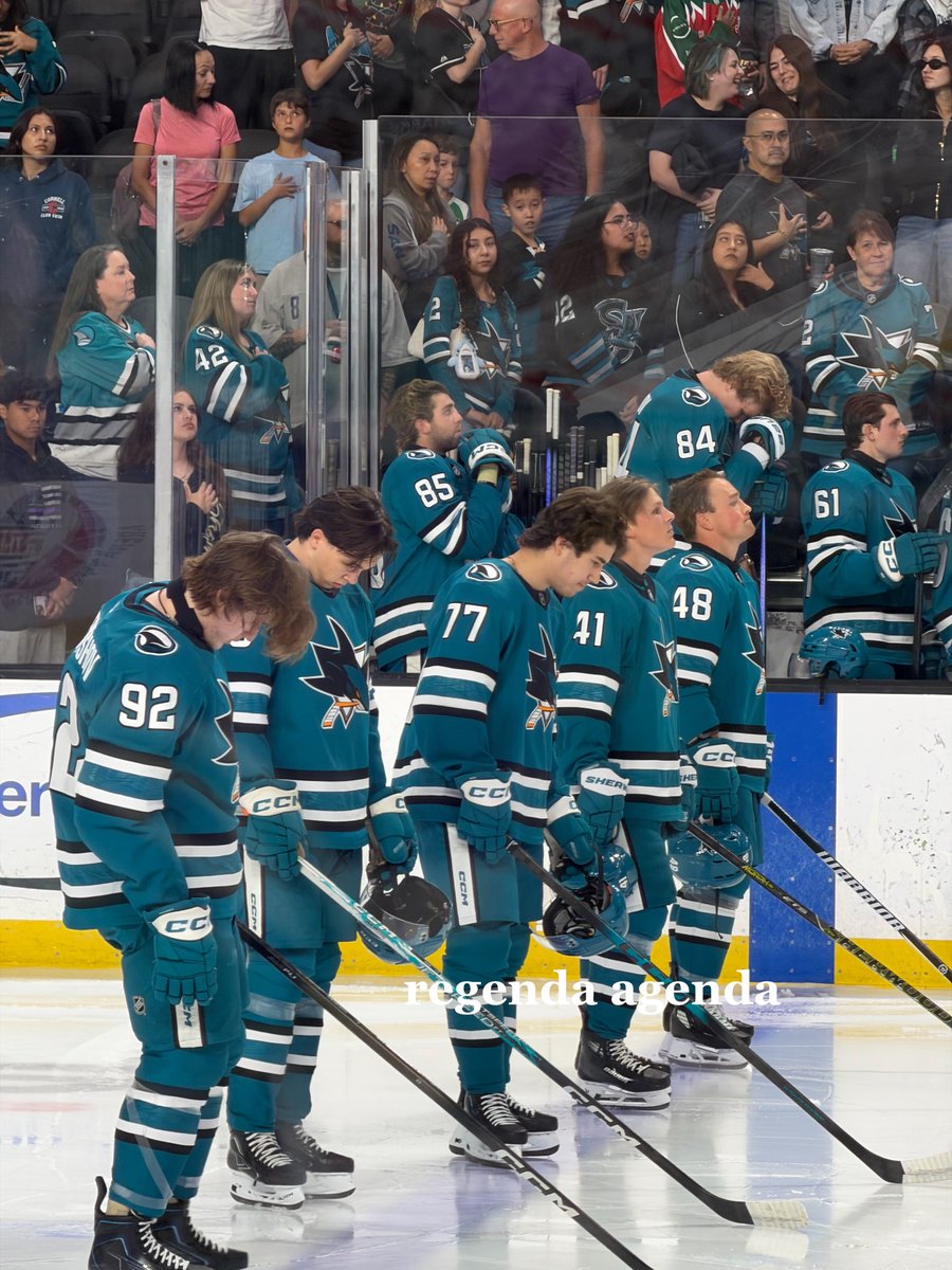 RegendaAgenda's tweet photo. reintroducing myself to #hockeytwt :)

I’m Courtney!
-#turnitallteal  #sjsharks  #HV71
  ⤷ Regenda ⁸⁴  ⟳ ⁴⁸ Pohlkamp
   ⤷Laila Edwards + mk20
   ⤷ 🇸🇰 / 🇸🇪  leagues 
-hot take: the NHL should adopt the PWHL jailbreak rule https://t.co/21oZFkkhVr