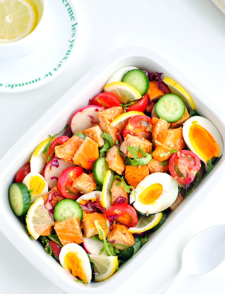 KalynTaflivmhd's tweet photo. [Para tu plan de pérdida de grasa: ensalada fresca de pechuga de pollo, espinaca, tomate cherry y aderezo de vinagre balsámico, ligero pero delicioso!]， https://t.co/rSchxuUw6o