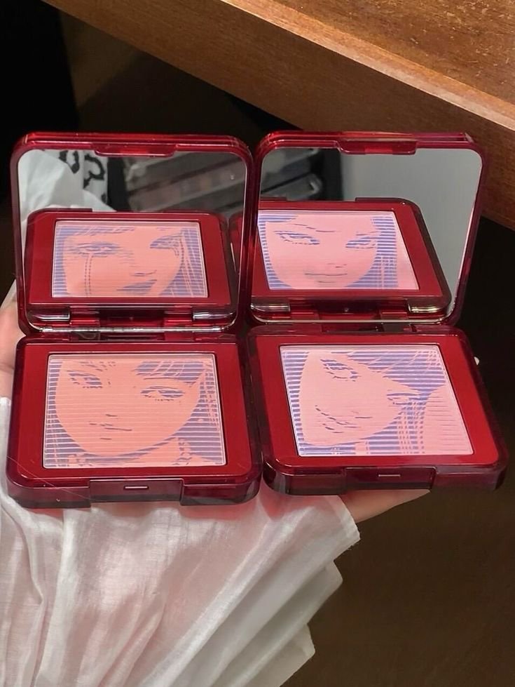 bynnicore's tweet photo. Ainda não superei os blushes 3D da coleção Little Ondine x Junji Ito. Altamente performáticos, amo. https://t.co/HlHvFC1SkG