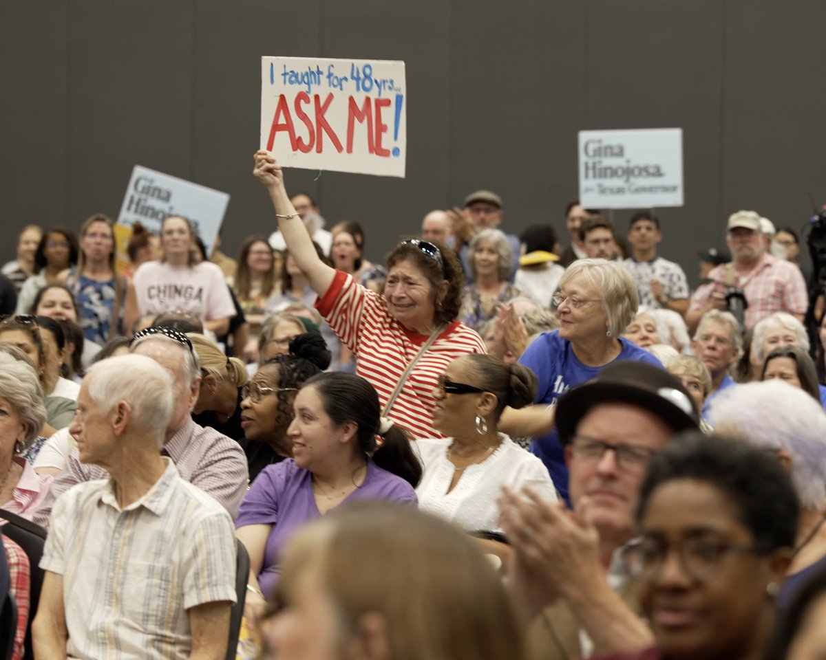 GinaHinojosaTX's tweet photo. Last night was incredible. 800 Texans in deep-red Longview, TX showed up to demand change, save our Texas public schools and secure the American Dream. 

East Texas is ready for a new governor and in November, we’ll prove it. https://t.co/O362Wg1m4N