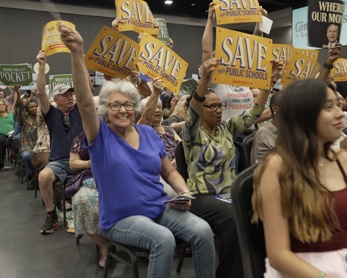 GinaHinojosaTX's tweet photo. Last night was incredible. 800 Texans in deep-red Longview, TX showed up to demand change, save our Texas public schools and secure the American Dream. 

East Texas is ready for a new governor and in November, we’ll prove it. https://t.co/O362Wg1m4N