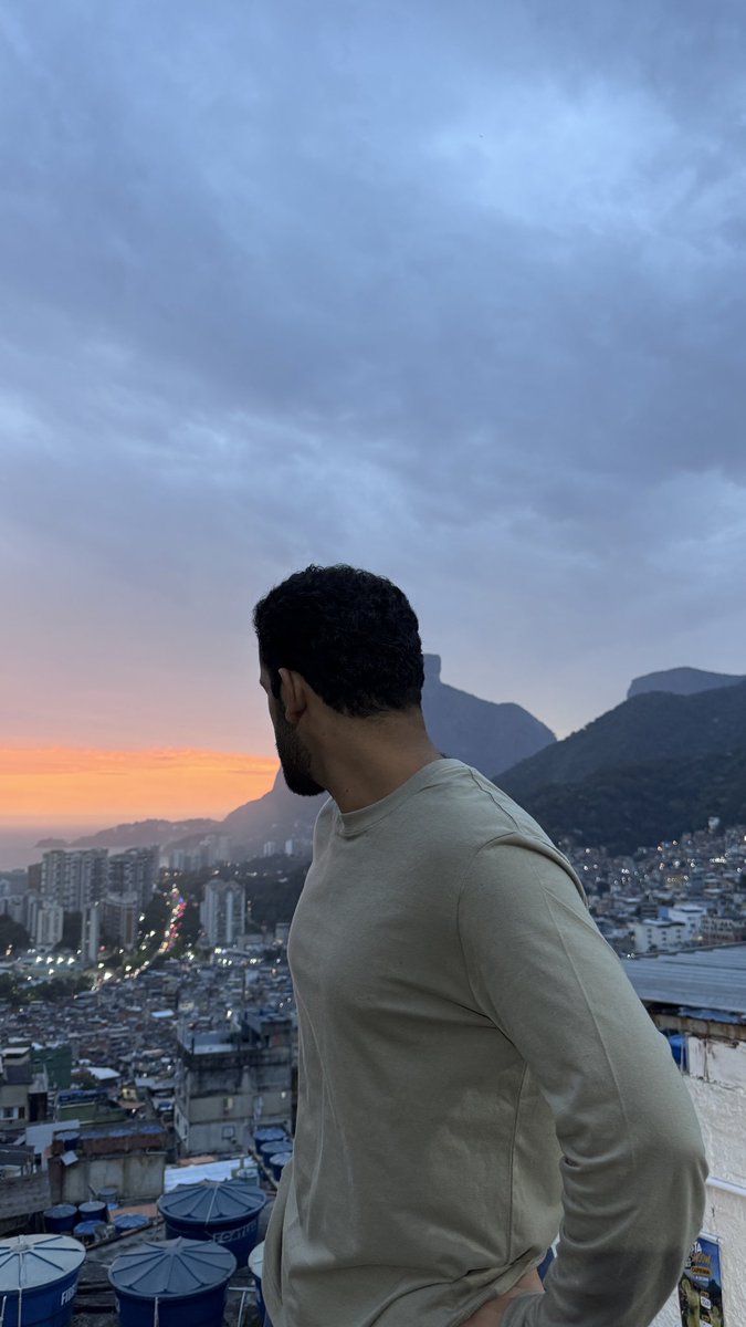 fakew394's tweet photo. Rio 🇧🇷💚 https://t.co/Q2UVBuRzgR