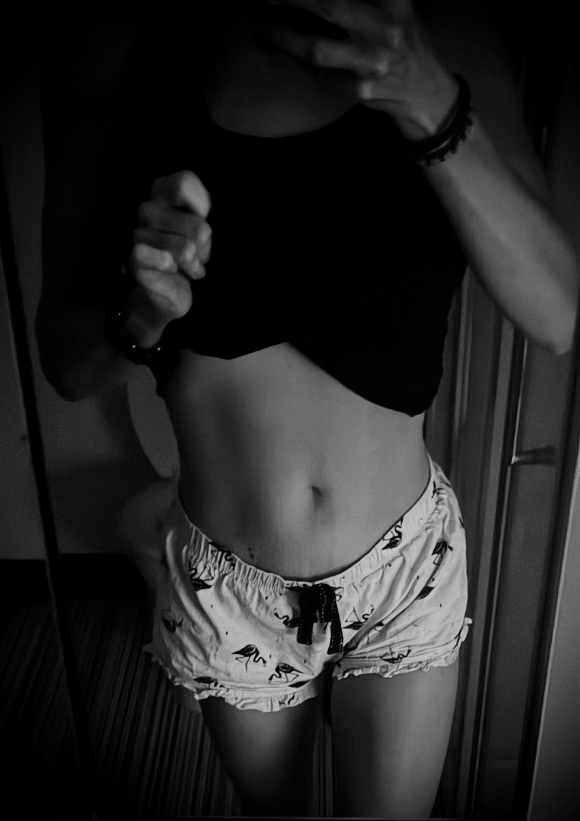 MistyBluViolet3's tweet photo. Jim jams on
Or off??
Nighty night poppets 
Dream on
🖤💜🖤 https://t.co/bcyuq8DGJB