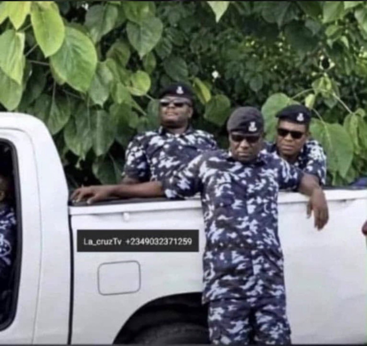 Nazzyejike's tweet photo. No difference from them and Nigerian girls.. they’re waiting for one sweet guy with car….. na why we wear them crop top 😂😂 https://t.co/kuZRZBqNlB