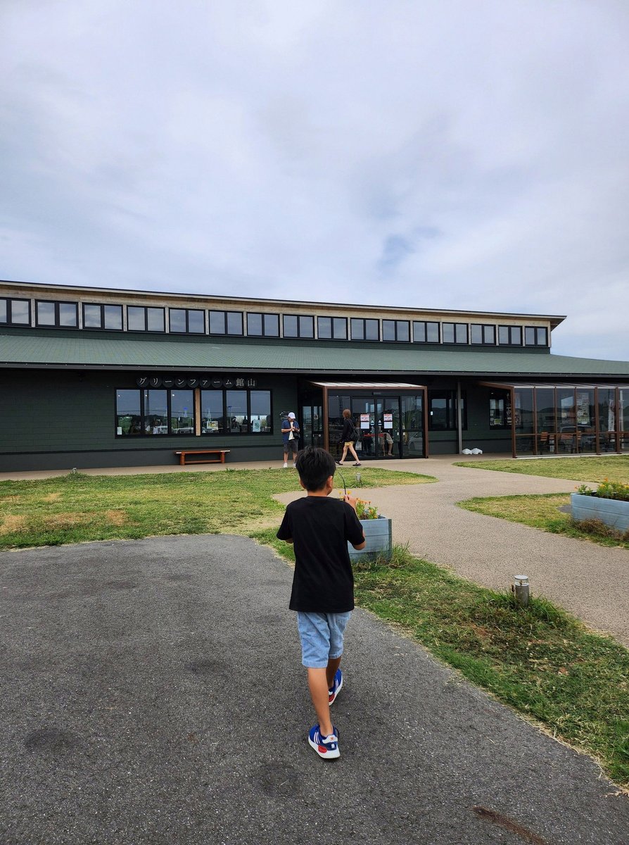 charlesvegap's tweet photo. コメダ
量が多いんだよなぁ💦
BBAには多すぎる💦
ミニコメバスケットにした。
小さめの鳥の唐揚げ2個と
たまごサンド２つ
これも親子丼つぅか、
親子セット😅😅
たまごサンドも唐揚げもめっちゃ美味しい！ https://t.co/XYqBlKVSZ5