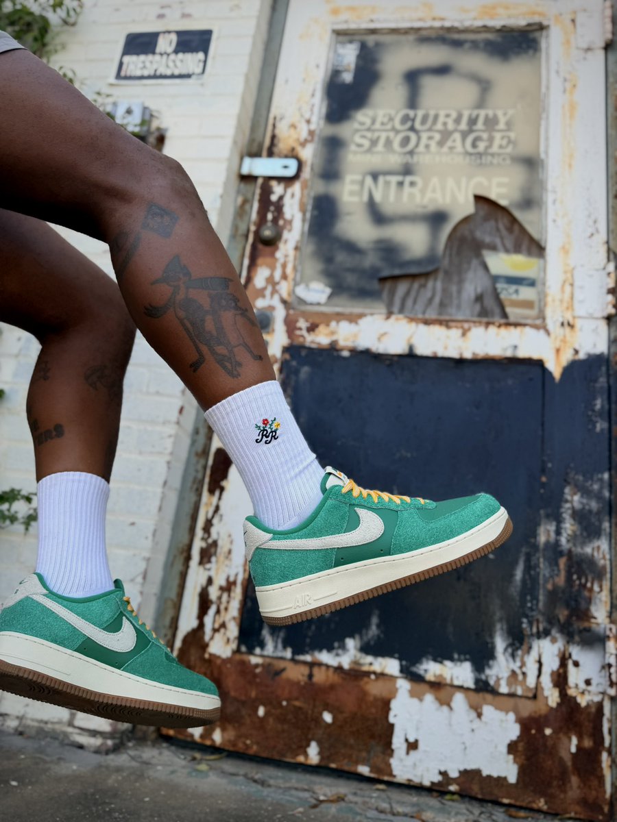 jerktherobot's tweet photo. I Can’t come Down. Not Today, I feel Alright. They believe Everything I say and it seems so jaded…

Quick lil #UnDS
#KOTD
Wmns Air Force 1 ‘07
‘Game Day’
#wearyourkicks
#SNKRSKicksCheck https://t.co/0ANSMGBSFL