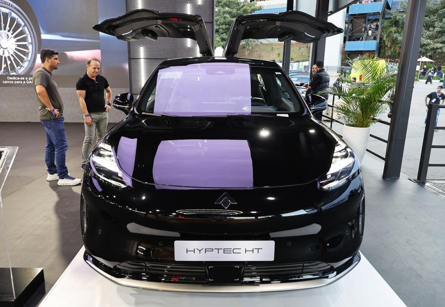 XHespanol's tweet photo. La automotriz #GAC se sumará a la tendencia de las marcas chinas en #Brasil y comenzará a producir vehículos en la principal economía latinoamericana entre finales de 2026 y comienzos de 2027. La primera etapa estará destinada a vehículos de preproducción, que no serán comercializados y servirán para validar los procesos industriales y capacitar a los trabajadores. https://t.co/bUg6zooqOS
#XinhuaNoticias