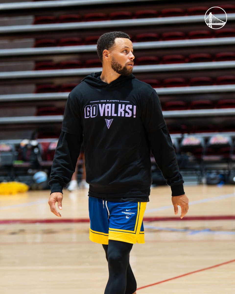 warriors's tweet photo. Sending love to our @valkyries fam from Oahu.

Good luck tonight in game 2 🙌 https://t.co/iPS7ifl0Ti